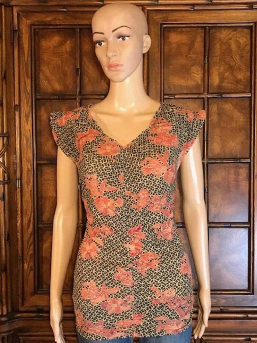 Kasper Vintage Pink Red Floral Dots Ruffle Trim Rouched Vneck Sleeveless Top